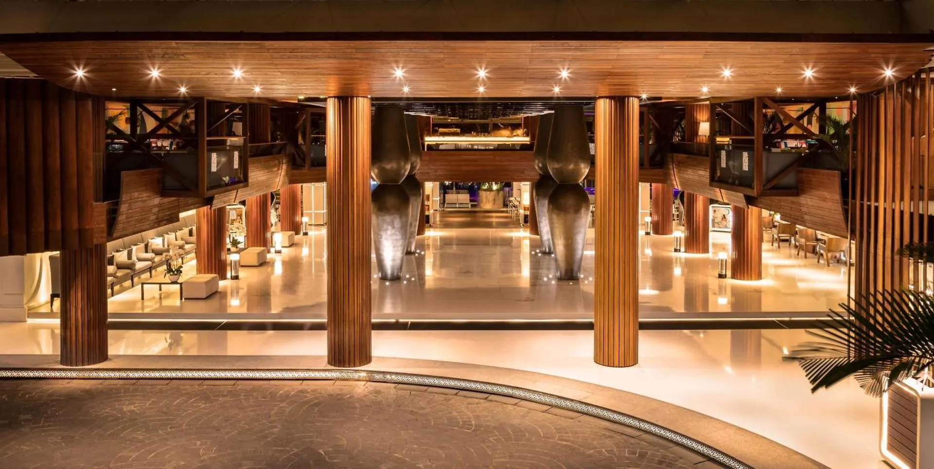Double - Six, Luxury Hotel - Seminyak 5*, סמיניאק